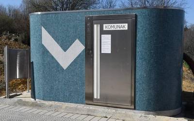 Automatikoki garbitzen diren bost komun publiko berri jarri dituzte Leioan