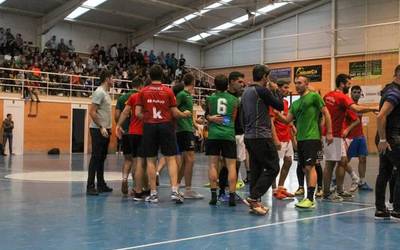 Areto futbol txapelketa solidarioa jokatuko dute Aste Sainduan Baztanen