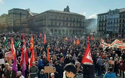 Gutxieneko soldataren igoera “eskasa” dela salatu dute ELAk eta LABek