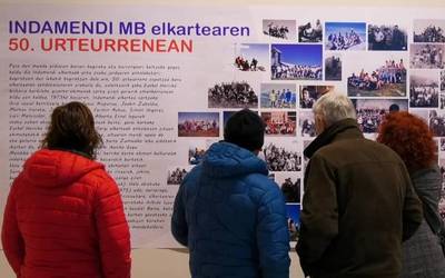 50 urte, ehunka mendi eta bizipen