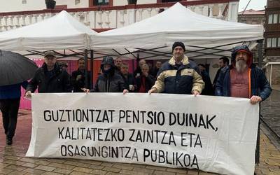 Protesten hasieraren bosgarren urteurrena ospatu eta gogoratu dute pentsiodunek