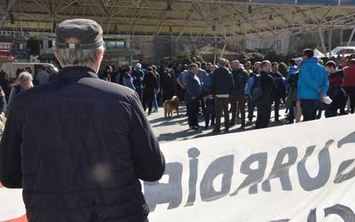 Etorkizuna argitzeko zain egonda ere, Autoglas-Glavistako langileek kalera ateratzenjarraitzen dute