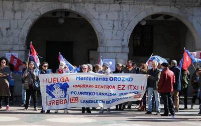 Zubiaur plazara eraman dute protesta Ibarrako Madres Mercedarias egoitzako langileek