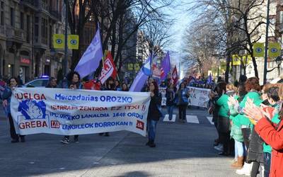 Bizkaiko zaintza sektoreko protestaren buruan egon dira gaur Madres Mercedarias zentroko langileak