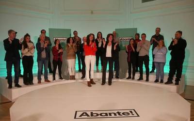 "Aiaraldea eta Laudioren aldaketa" premia azpimarratu dute Ainize Gastaka EH Bilduko alkategaiak eta Eva Lopez de Arroyabek