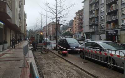 Zumalakarregiko bidegorria kentzeari ekin diote