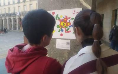 La Milagrosako ikasleen "artelan abangoardistak", plazara