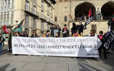 %50ko jarraipena izan du gaur Hezkuntza Publikoko grebak Aiaraldean