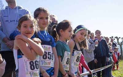 250 haurrek hartu dute parte Laudio Atletismo Klubak antolatutako Eskola Krosean