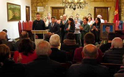 Omenaldi sentitua eskaini diote Iruretagoienari, hil zutela 25 urte bete direnean