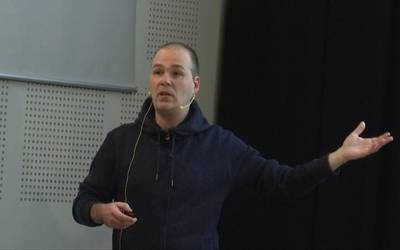 "Irulegiko Eskuan aurkitutakoak ez du ezinbestean euskarazko hitza izan behar"