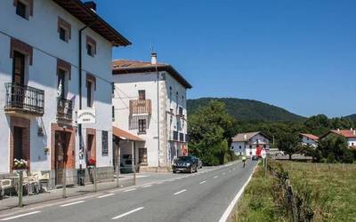 Obra, Basaburuko udaletxean