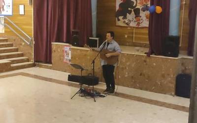Euskal kontzientzia eta sormenean oinarritutako hitzaldi musikatu freskoa