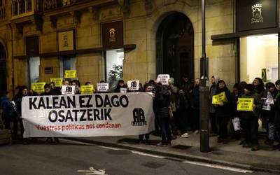 Gizarte Larrialdietako bulegoetan mobilizatu dira bizilagun bat kalean gera ez dadin