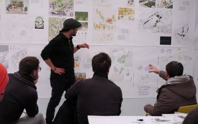 Herriko plaza eraberritzeko arkitektura ikasleen 17 proiektu baloratu dituzte zaldibiarrek