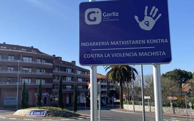 Indarkeria matxista salatzeko seinaleak jarri ditu Gorlizko Udalak