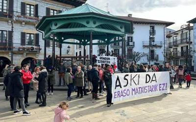 Emakumeek besta libre egiteko eskubidea aldarrikatu dute Lesakan