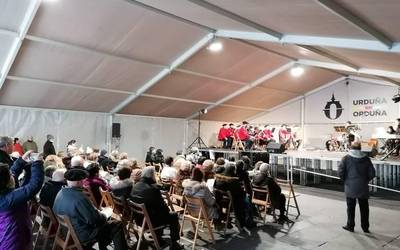 Txistu doinuekin alaitu dute igandea Urduñan