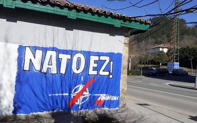 NATOren eta Europar Batasunaren aurkako mobilizaziorako autobusak antolatu dituzte