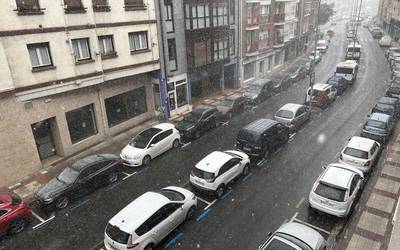 Elur giroa egun guztian gaur; zaparrada mardulenak eguerdi parterako iragarri dituzte