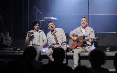 Ikus-entzunezko bertso berriak, garaiari eta giroari jarriak
