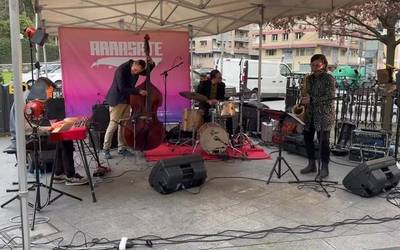 Jazz, swing eta blues doinuek jantzi dute Merkemerkaua
