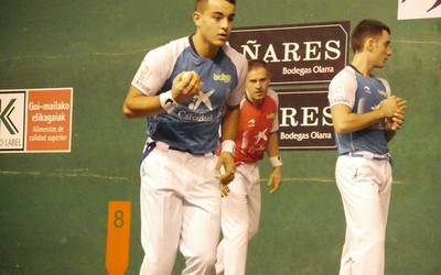 Promozio mailara itzuliko da Iker Larrazabal, "amets bat beteta", Urrutikoetxea guztiz osatu ostean