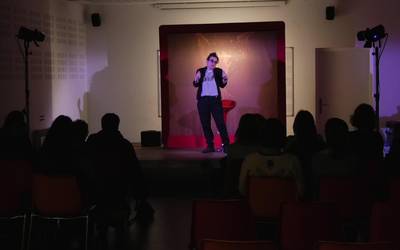 Beatriz Egizabal Iruran izan da "Magma mia" bakarrizketarekin
