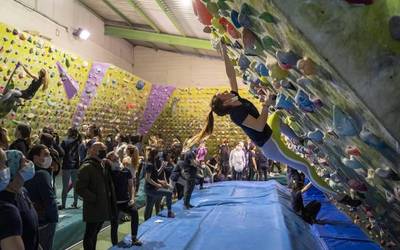 Leioako XI. Climbing Girl Party egingo dute bihar