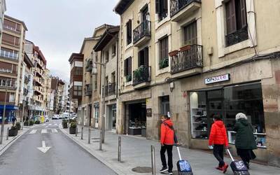 Etxeko langileen araudia azaltzeko berbaldia atzerritarrei buruzko informazio saioetan