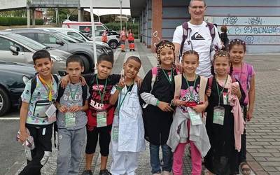 Darahli elkarteak udarako harrera familiak behar ditu