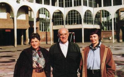 Xabier Munibe Ikastolaren historiaz Izaskun Alberdik eta Mari Karmen Zubiaurrek kontatu zizkigutenak