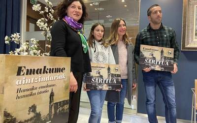 Deiene Perez, Andoni Barañano, Juan Luis Artabe eta Esther Diana, 'Emakume aitzindariak' postal lehiaketako irabazle