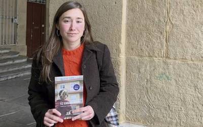 Maddi Ane Txoperenaren 'Ez erran inori' liburua da 111 Akademiaren Saria irabazteko hautagaietako bat