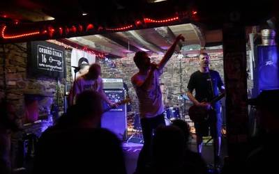 Hardcore eta punk doinuek bete dute Orbeko Etxea astearte gauean
