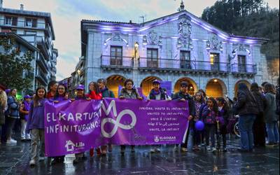 Borroka feministak morez jantzi du Elgoibar