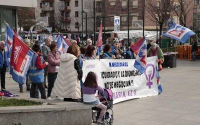 Atzo karabana feministaren buruan egon ondoren, Madres Mercedarias zaintza zentroko langileak kalera atera dira berriro