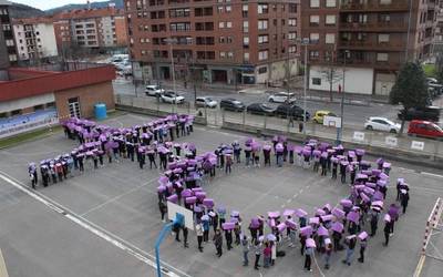 Hezkidetzatik harago, hiru ekimen feminista egin zituzten atzo Laudio BHIko gazteek