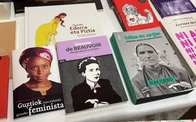 Literaturan emakumeak daukan garrantziari tokia egiten