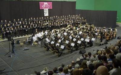 Eszenatokia eta harmailak beteta, Arrasate Musikalen 50. urteurreneko kontzertuan