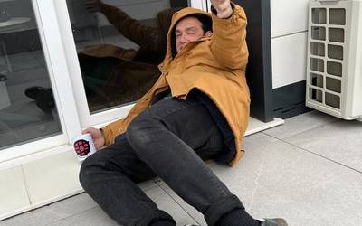 Tronpetista homeless bat Irrintzi dorreko atikoan