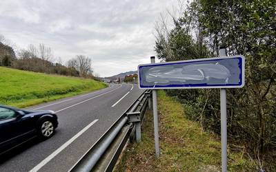 Indarkeria matxistaren eta LGTBIfobikoaren aurkako panela kaltetu dute
