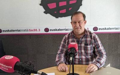 Mikel Arregi: "Gazteek asetuta ikusten dituzte haien hizkuntza eskubideak eta horrek euskararekiko kezka galtzea eragin du"