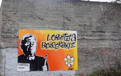 Telesforo Monzonen omenezko murala jarri du Sortuk Bergarako saihesbidean