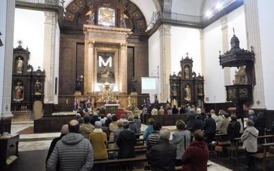 Fernando Prado Donostiako apezpikuak meza esan du Antzuolako parrokian