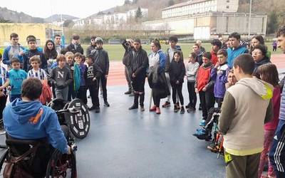 Giro bikaina nagusi atletismo inklusiboko topaketan!