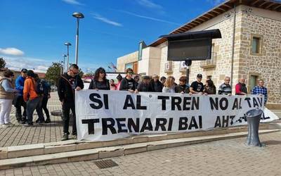 AHTa ez den alternatiba bat eskatu dute Ribabellosan