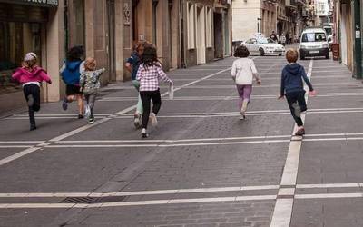 Nafarroako Gobernuak 100 euro hilean emango dizkie 3 urtetik beherako haurrak dituzten familiei