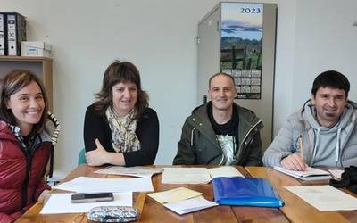 Hil ostean familiari laguntza ematea helburu