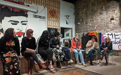 'Orioko Genealogia Feministak' dokumentala aurkeztu zuten atzo, Etxeluze gaztetxean